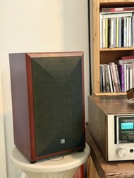 出售 Acoustic Research (AR). 206 HO 書架喇叭，100%正常，外觀75%新，靚聲，高14寸x 潤8.5寸×深8.5寸 面網靚仔 有意請pm我，謝謝