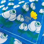 Anna Sui 復古手帕，藍底白色花卉圖案，20 x 19.5 英寸