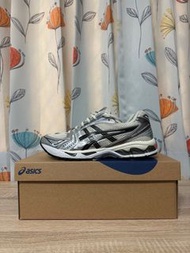 Asics kayano 14 cream black us9.5 90%