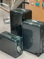 rimowa essential trunk plus size 33