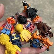 [Keychain] Cute Tweety Big Bird Ernie Silly Big Cat Tigger Daffy Duck Building Block Keychain Genuin