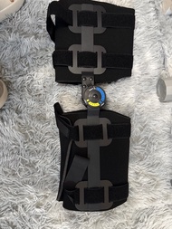 膝關節固定支架 (十字韌帶、膝關節手術後用）