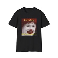 T-shirt meme lucu "Hampir Mencekam" t-shirt grafik lucu, t-shirt meme lucu, t-shirt meme.