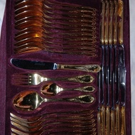 Dijual 1 set alat makan yg disepuh emas 23 karat, harga 27jt500rb rupiah