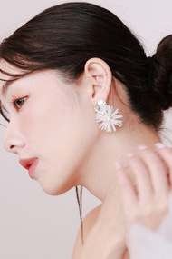 COR-DATE / 銀幣白色綻放耳環