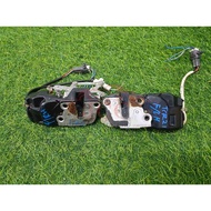TOYOTA ESTIMA TCR21 2TZ-FZE DOOR LOCK F/RH F/LH [2D-6D-D2129]