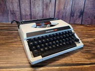 古董打字機 Silver-Reed 早期日本製35年老物收藏珍品擺件/復古風機械式英文打字機/文青裝飾品/附盒薄型便攜