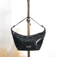 【 日本直送 名牌中古包 】Salvatore Ferragamo Gancini 手提包 黑色 滿版 漆皮 vintage 復古 46khvf