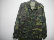 【靖】{中華民國陸軍}➠(無臂章、階級章。)"陸式抗近紅外線迷彩野戰衣”批號：H252➠型號：39L