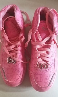 Hello Kitty x Reebok 粉紅色波鞋 9成9新，只穿過一次