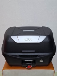 Givi กล่องท้าย Top box รุ่น E43NTL ความจุ 43ลิตร ใส่หมวกกันน็อคได้ 2 ใบ