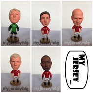MANCHESTER UNITED FOOTBALL PLAYER MINIATURE FIGURE 1999 TREBLE WINNERS