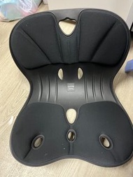 Curble wider 黑色 坐姿矯正坐墊