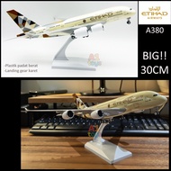 Large commercial airplane display, jumbo airplane, jumbo Emirates airplane toy, jumbo Qatar airplane