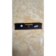 1 bar Ram corsair 8G DDR4 bus 2666