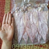 combo 8 đến 10 con mực khô chỉ khoảng 160gram