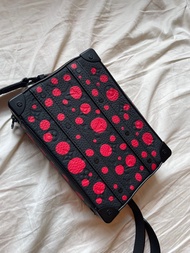 LV x 草間 massager bag