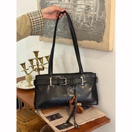 Ready Stock High-End Retro Baguette Bag with Keychain - Stylish Commute Accessory