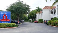 西棕櫚灘6號一室公寓酒店 (Studio 6-West Palm Beach, FL)