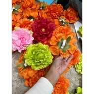 Flowers bought in hand for preschool and elementary school children