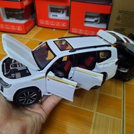 Xe mô hình ô tô Toyota Land Cruiser tỉ lệ 1:24 GR Sport - xe đồ chơi trẻ em bằng kim loại có âm tha