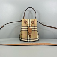 Burberry巴寶莉水桶包經典格紋/17*18*11cm
