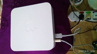 APPLE AIRPORT 路由器ㄧ1500元,no bargain