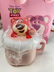 ‼️[現貨] ‼️🍓 勞蘇水杯☕️精美禮盒套裝🎁🍓 Lotso杯子🍓草莓熊咖啡杯🍓 Toy story水杯 🍓 Lotso 杯#三眼仔#巴斯光年#胡迪#史迪仔 #Pixar toystory#lots