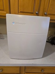 名牌Blueair 空氣清新機原價HK$3000+(可以加購全新濾網原價200）