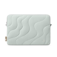 tomtoc｜地球紋理 浮雲淡水 筆電包內袋 適用13吋MacBook Pro 2016後&MacBook Air 2018後(M1~M4晶片)