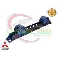 (1PC) MITSUBISHI PAJERO V46 4M40 2.8 AUTO REAR ENGINE MOUNTING / GEAR BOX MOUNTING