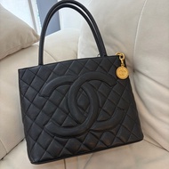 Chanel 希爾頓荔枝牛皮金幣包