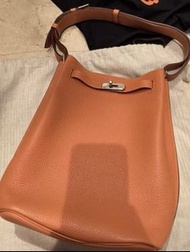 Hermes So Kelly 22橘色銀扣，Togo皮，幾乎全新