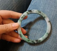 特色  淡牛仔藍 墨翠陽綠飄花 翡翠手鐲 玉手鐲 有證書 天然翡翠緬甸A玉（手圍59）