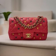 CHANEL桃紅徽章Mini COCO 20公分/桃紅