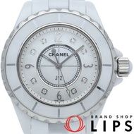 二手香奈兒 J12 手錶，33 毫米，8 顆鑽石，貝殼紋飾面，型號 J12，H2422，原廠錶盒、保固卡、維修證明，陶瓷女錶，白色錶殼，拋光處理，成色極佳。