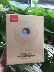Quạt sạc mini xoay góc 720 độ đế kẹp đa năng hoặc đặt bàn với 4 nấc điều chỉnh gió YOOBAO F04 6400 m