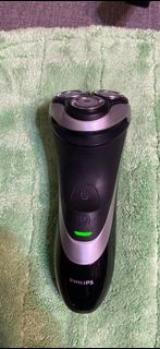 二手 飛利浦 PHILIPS 水洗式。三刀頭電鬍刀 型號PT739
