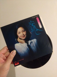 鄧麗君 日本歌曲 7吋 黑膠 LP EP (非復刻), 空港, 有原版歌詞。