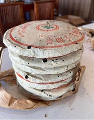 7542普洱茶餅一筒1980年 ，價錢喜詢！