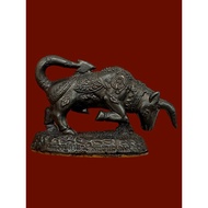 2551 龍婆卡隆 擋煞牛/挡降牛 九宝铜倒模‼️编号1356、5cm宽、3.3cm高  师傅：龙婆卡隆 Luang Phor Kalong 寺庙：Wat Khao Leam 佛历：2551