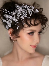1 Phụ kiện tóc hoa pha lê bạc với chi tiết ngọc trai và cành lá, tạo kiểu tóc cô dâu thanh lịch và t