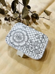 隨身首飾盒 黑與白 飾品盒 收納盒 耳墜 攜帶盒 項鍊 戒指  手環