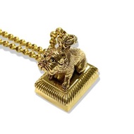 老式 Pinchbeck 英國鬥牛犬蠟印章郵票字母 FOB 吊墜 + 鍊子