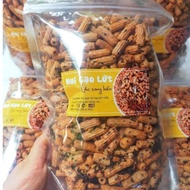 Dried brown rice pasta with seaweed, crispy dried pasta, diet, healthy eating, snack healthy snacks 