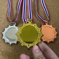 เหรียญรางวัล แบบแปะโลโก้ได้ ถ้วยรางวัล เหรียญกีฬาสี เหรียญรางวัลพลาสติก กีฬาสี แข่งขัน 1 ชิ้น พร้อมสายคล้องคอ