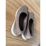 Skechers Plus Size Shoe ( UK 7 ; US 10 )