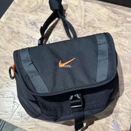 現貨 iShoes正品 Nike 腰包 手提 側背包 多功能 包包 多夾層 隨身包 刺繡Logo DJ9681-011