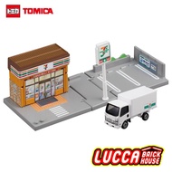Tomica World Tomica Town Seven-Eleven with 711 Tomica Truck