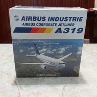 1:400 AIRBUS INDUSTRIE AIRBUS CORPORATE JETLINER A319 飛機模型